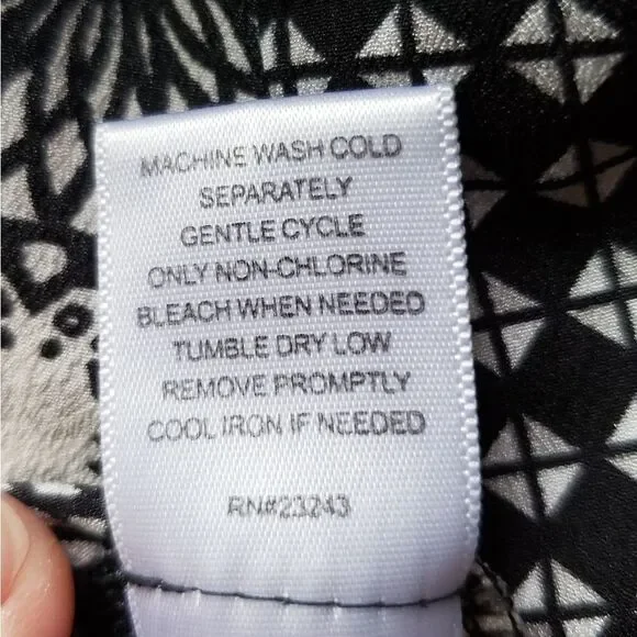 🔺️New York & Co Black & White High Neck Sleeveless Halter Top Large - Picture 10 of 11